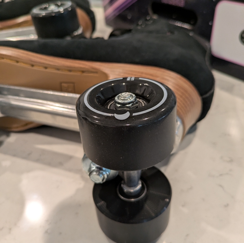 Midnight Roller Moon Boot Roller Skates - Picture 8 of 17